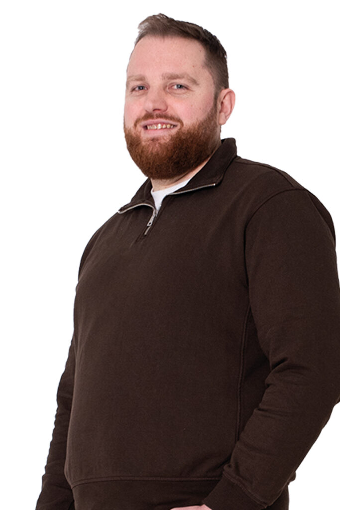 Wouter Bos kijkt je lachend aan. Hij heeft een baard en draagt een donkerbruine trui.